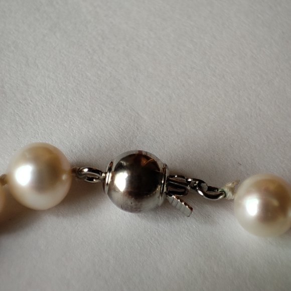 Pair of Gritty Cultered Pearl Bracelets Garnets Gold Tone Fancy Clasp EUC Pearls - Picture 9 of 12